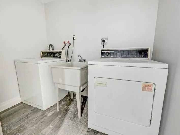 Laundry room, final clean